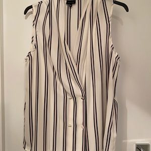 Sleeveless tuxedo shirt